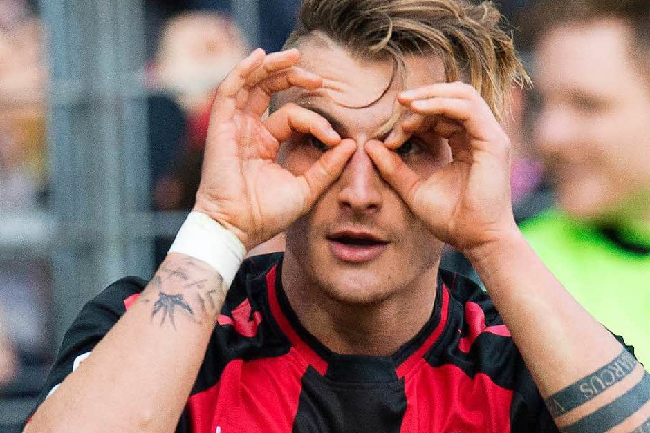 Maximilian Philipp ist seit Mai 2017 der Top-Deal der Vereinsgeschichte des SC Freiburg. Der gebürtige Berliner wechselte für eine Ablösesumme in Höhe von 20 Millionen Euro zu Borussia Dortmund – er kam ablösefrei von Energie Cottbus. In der Bundesliga traf Philipp 9 Mal für den SC. (Foto: AFP) Maximilian Philipp ist seit Mai 2017 der Top-Deal der Vereinsgeschichte des SC Freiburg. Der gebürtige Berliner wechselte für eine Ablösesumme in Höhe von 20 Millionen Euro zu Borussia Dortmund – er kam ablösefrei von Energie Cottbus. In der Bundesliga traf Philipp 9 Mal für den SC. (Foto: AFP)