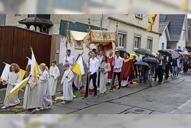 Das Dorf im Festtagskleid