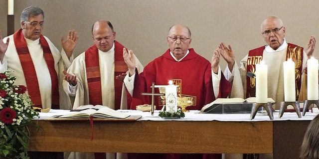 Monsignore und Geistlicher Rat Ernst M...ner Priesterweihe in Neuenburg selbst.  | Foto: Rudi Rest