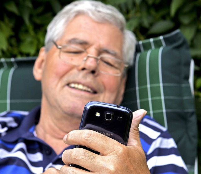 Das Smartphone bietet auch Senioren so... ist in den Mhlehof-Kursen zu lernen.  | Foto: dpa