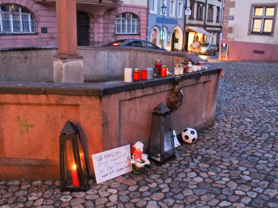 Trauer in Endingen um die ermordete Carolin G.  | Foto: Martin Wendel