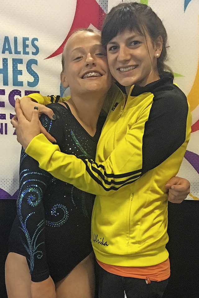 Clara Eckstein aus Sasbach mit Trainerin Ulrika Ehret nach dem Wettkampf.  | Foto: Privat