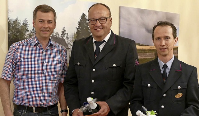 Als Kommandant der Feuerwehrabteilung ...urde Stefan Keller (rechts) bestellt.   | Foto: Khnemund