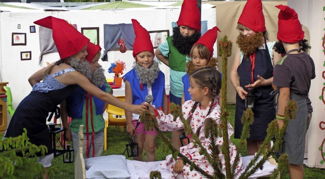 <BZ-FotoAnlauf>Sommerfest: </BZ-FotoAn... das Mrchen von Schneewittchen nach.   | Foto: Kindergarten SchAllbach