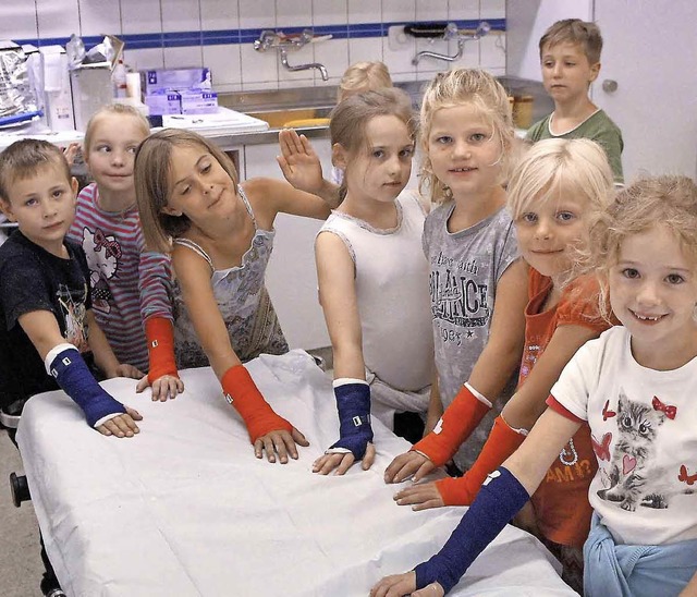 Sich einen Arm eingipsen zu lassen, g...pital in Laufenburg/Schweiz mit dazu. | Foto: Reinhard Herbrig Sich einen Arm eingipsen zu lassen, g...pital in Laufenburg/Schweiz mit dazu. | Foto: Reinhard Herbrig