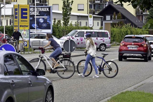 Stadtverwaltung hlt Warnschilder an Querungshilfe fr unntig