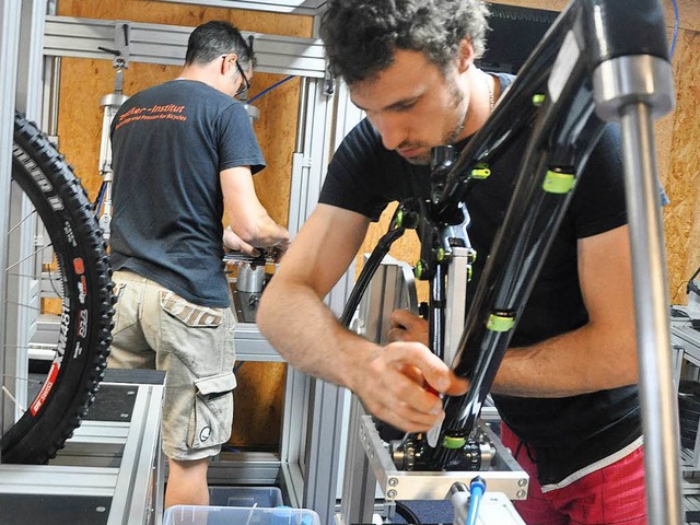 Spezialfolter fr die Technik von morg...altests im Zedler-Institut Ludwigsburg  | Foto: Jens Schmitz