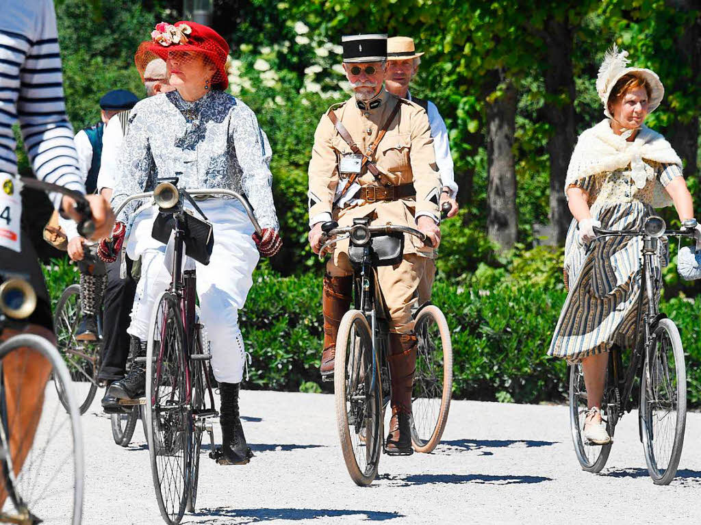 Historische Rder in Karlsruhe: Der Vorlufer des Fahrrades, das Laufrad von Karl Drais, feiert seinen 200. Geburtstag
