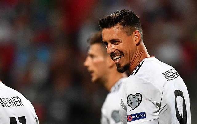 Sandro Wagner hat gut lachen: Er traf drei Mal gegen San Marino  | Foto: dpa