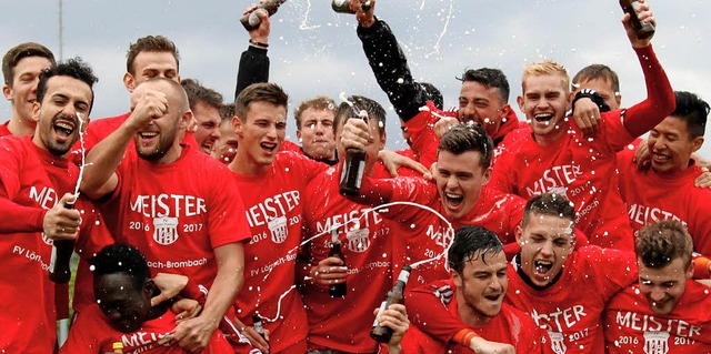 Die Fuballer des FVLB feierten am 17....  ihren Aufstieg in die Verbandsliga.   | Foto: Mathias Konzok