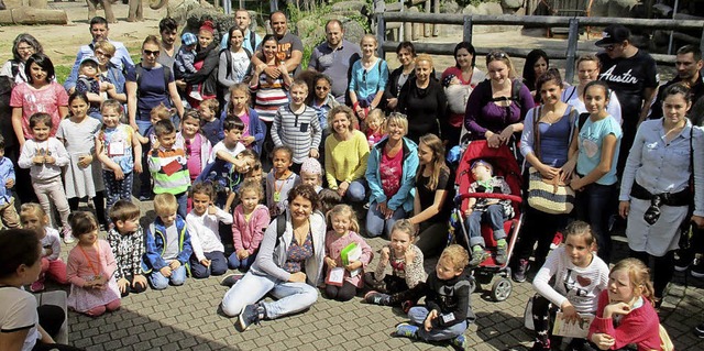 Im Zoo in Karlsruhe auf Initiative des...ca Maria: Menschen aus vielen Lndern   | Foto: privat