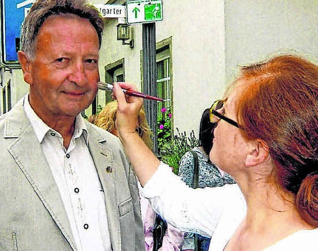 Bald heit es wieder: Make-up auflegen...dy Barth steht erneut vor der Kamera.   | Foto: Privat