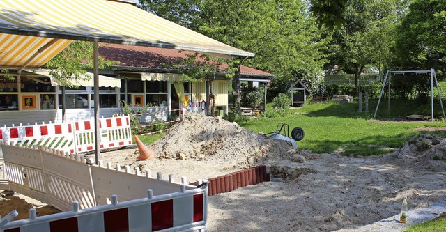 Derzeit hnelt die Spielflche im Kind...stelle. Zutritt fr Kinder verboten...  | Foto: ReinhaRD CREMER