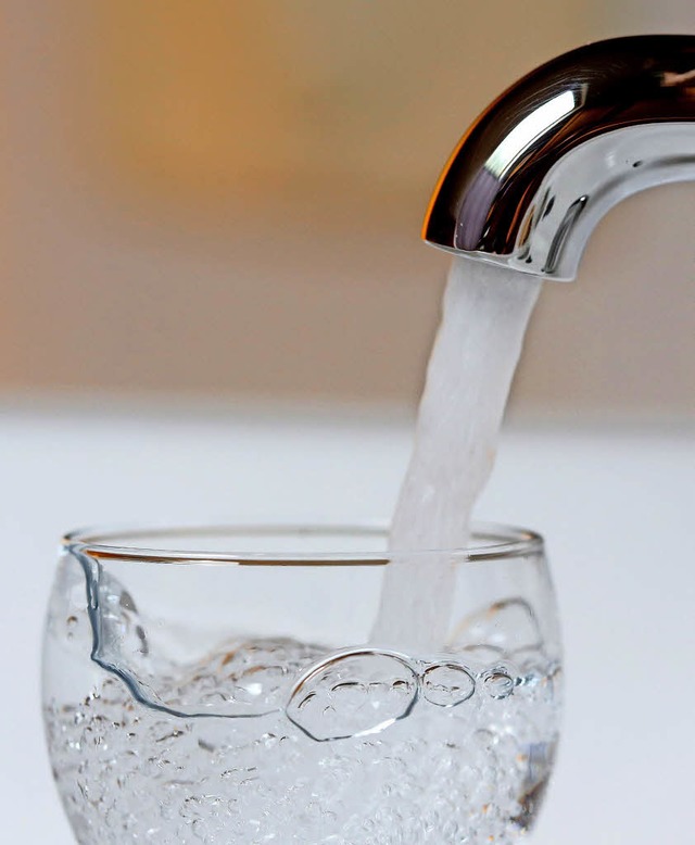 Wichtig fr die Gesundheit: die Qualitt des Grundwassers  | Foto: DPA