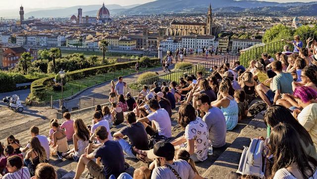 Alltgliches Bild auf der Piazzale Mic...erte Touristen bevlkern die Treppen.   | Foto: Fotolia