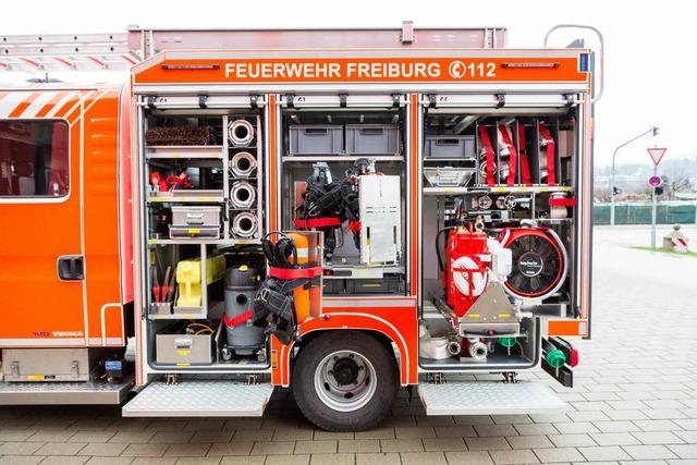 Groeinsatz der Feuerwehr bei Kchenbrand in Freiburg-Betzenhausen