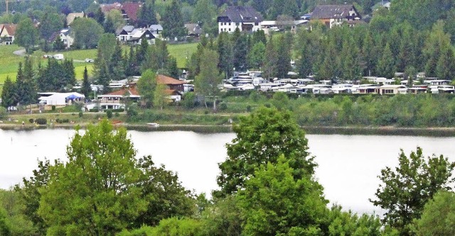 Der Kirnbergsee mit dem Campingplatz i...ine hohe touristische Anziehungskraft.  | Foto: Dagobert Maier