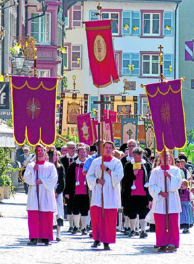 Mit einer Prozession durch die mit fri...liken jhrlich das Fronleichnamsfest.   | Foto: Archivbild: Manfred Herbst