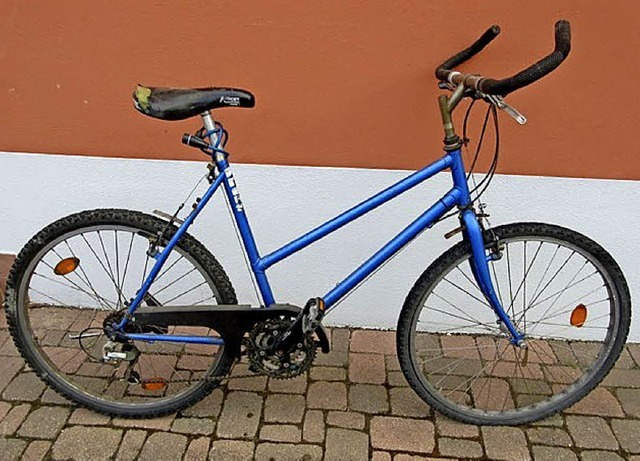 Dieses Fahrrad hat mglicherweise der ...on einem Winzer in den Reben gefunden.  | Foto: polizei