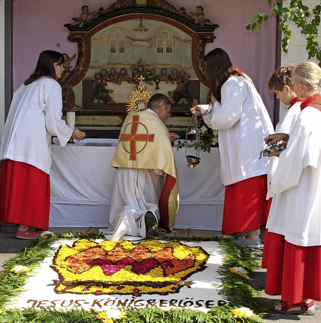 Liebevoll geschmckte  Altare gehren ...onleichnam und den Prozessionen dazu.   | Foto: Symbolfoto: Cornelia Liebwein