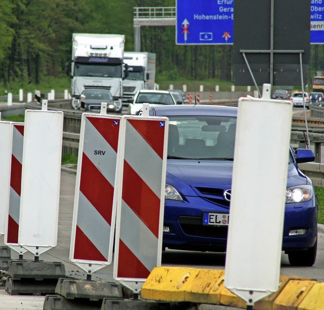 Die Fahrt durch die Baustelle kann heikel sein.   | Foto: dpa