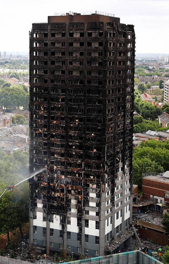 Der Grenfell Tower in London brannte komplett aus.  | Foto: AFP