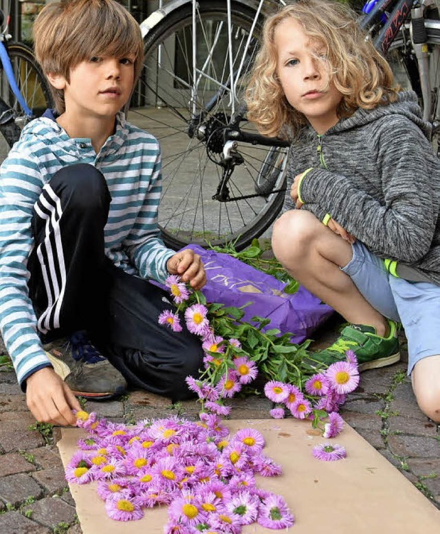Beim Fest dabei: Kinder in Gundelfingen (links);  Musikerinnen in Glottertal  | Foto: Andrea Steinhart