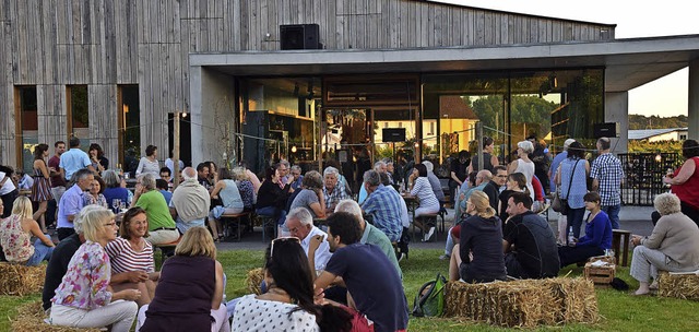 Fast  wie in der Toscana: Abendstimmun...der Winzergenossenschaft  in Buchholz.  | Foto: H. Bleyer