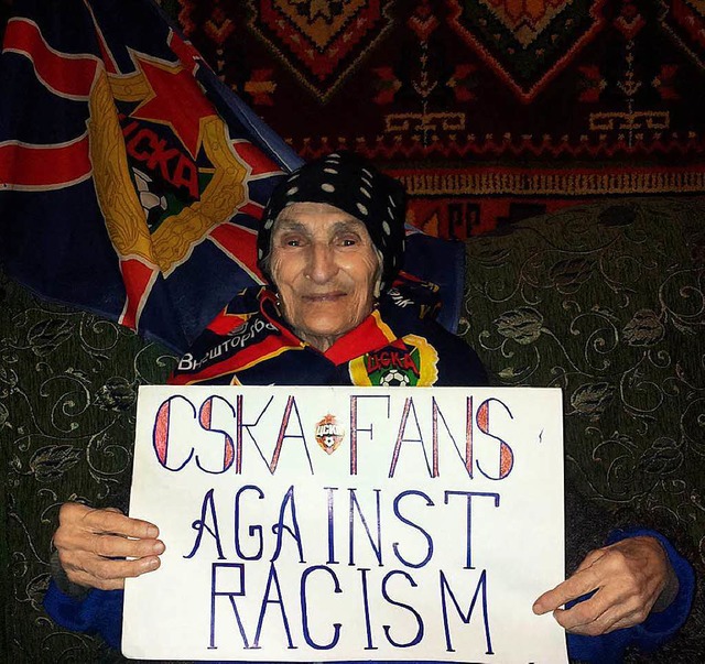 Die &#8222;ZSKA Fans gegen Rassismus&#... mchte nicht im Bild gezeigt werden.   | Foto: ZSKA Fans gegen Rassismus