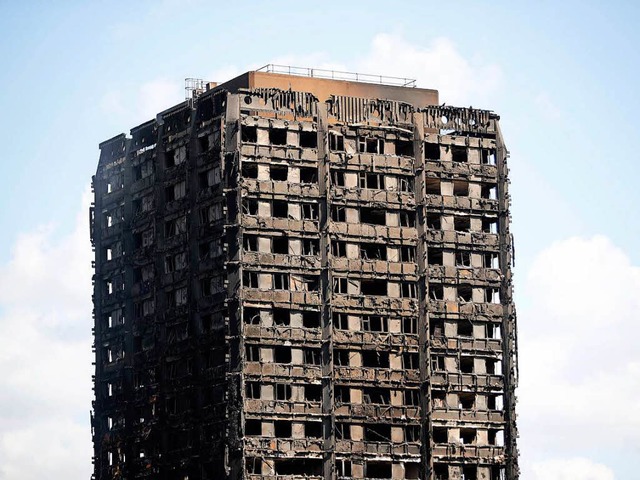 Der Grenfell Tower in London: nur noch eine Ruine.  | Foto: AFP