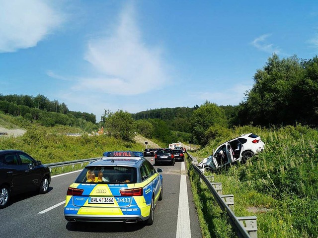 Das Auto kam erst 100 Meter, nachdem es die Strae verlassen hatte, zum Stehen  | Foto: Polizei Freiburg