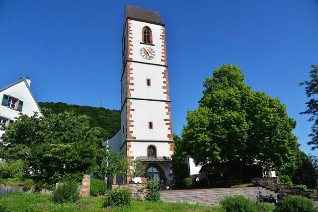 Mindestens ein Euro der Einnahmen aus ...liet in die Erhaltung des Kirchturms.  | Foto: Martin Eckert