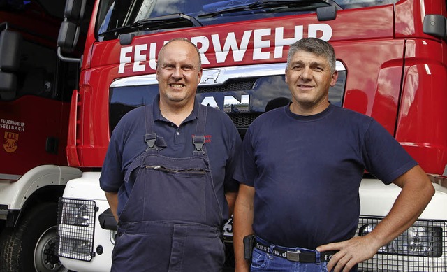 Die Feuerwehrkommandanten  Bernd Wagner (links) und  Achim Zehnle   | Foto: Heidi Fssel