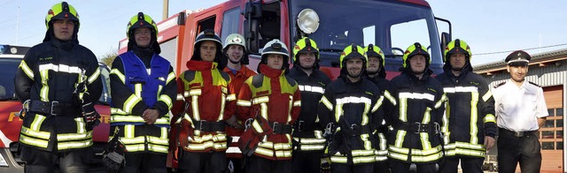 Feuerwehrleute aus Wittlingen, Binzen ...stungsabzeichen der Feuerwehr erringen  | Foto: Jutta Schtz