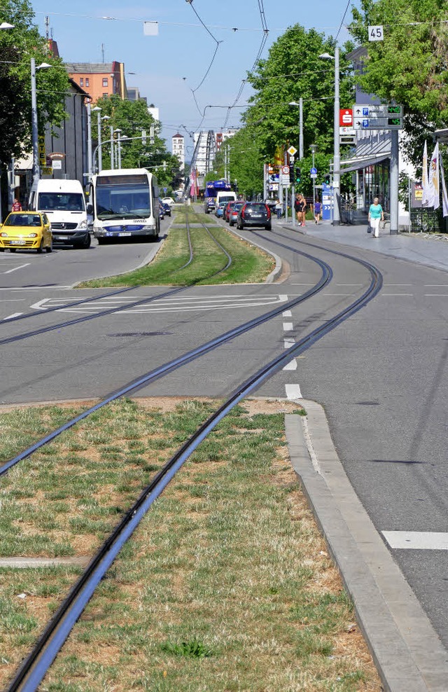 Weiter auf der eigenen Trasse, statt i...edlinger Verkehrsproblem  entschrfen.  | Foto: SENF