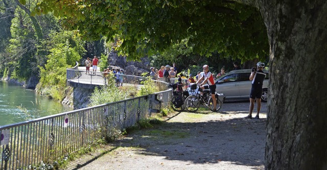 Zum Verweilen ldt die  Codmananlage am Rhein ein.   | Foto: Winfried Dietsche