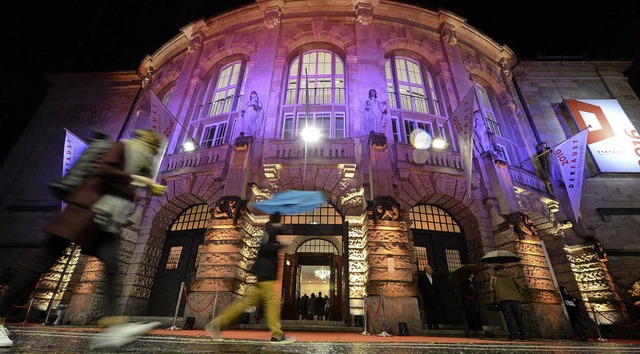 Illuminiertes Haus am Rotteckring: &#8... ihr Theater&#8220;, sagt Peter Carp.   | Foto: Rita Eggstein