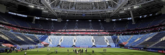 Schauplatz des Endspiels: die beeindruckende Krestowski-Arena in St. Petersburg   | Foto: dpa