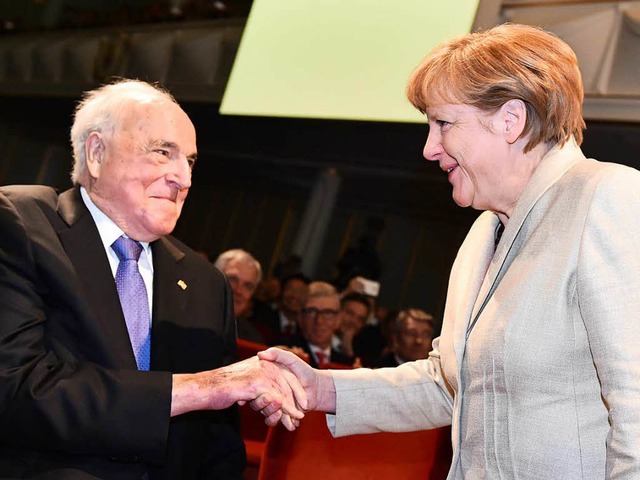 Helmut Kohl und Angela Merkel, 2015  | Foto: dpa