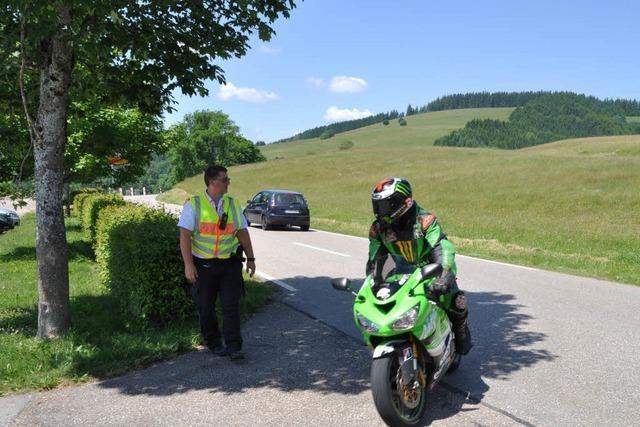 Auf der Jagd nach den Sündern auf zwei Rädern: Motorradkontrollen im Oberen Wiesental