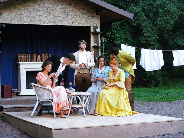 Das Leben im kleinen Cottage in Devonshire: Landadel unter sich.  | Foto: Georg Vo