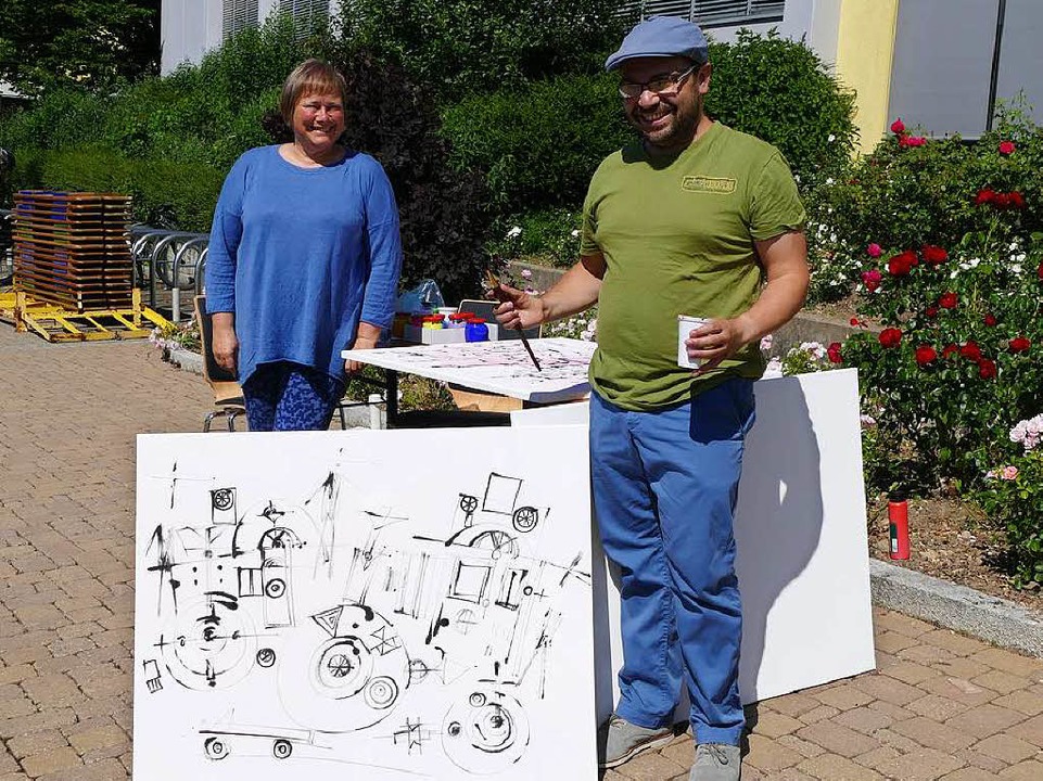 Elisabeth Veith und Vladimir Frenzel sorgen fr Kunst an der Wegstrecke.  | Foto: Markus Maier