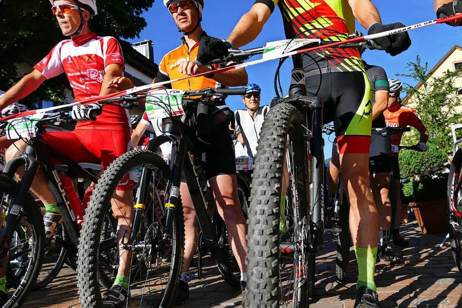 Ideale Bedingungen herrschten beim Ultra Bike in Kirchzarten. Über 4600 hochmotivierte Teilnehmer gingen an den Start. (Foto: Markus Donner) Ideale Bedingungen herrschten beim Ultra Bike in Kirchzarten. Über 4600 hochmotivierte Teilnehmer gingen an den Start. (Foto: Markus Donner)