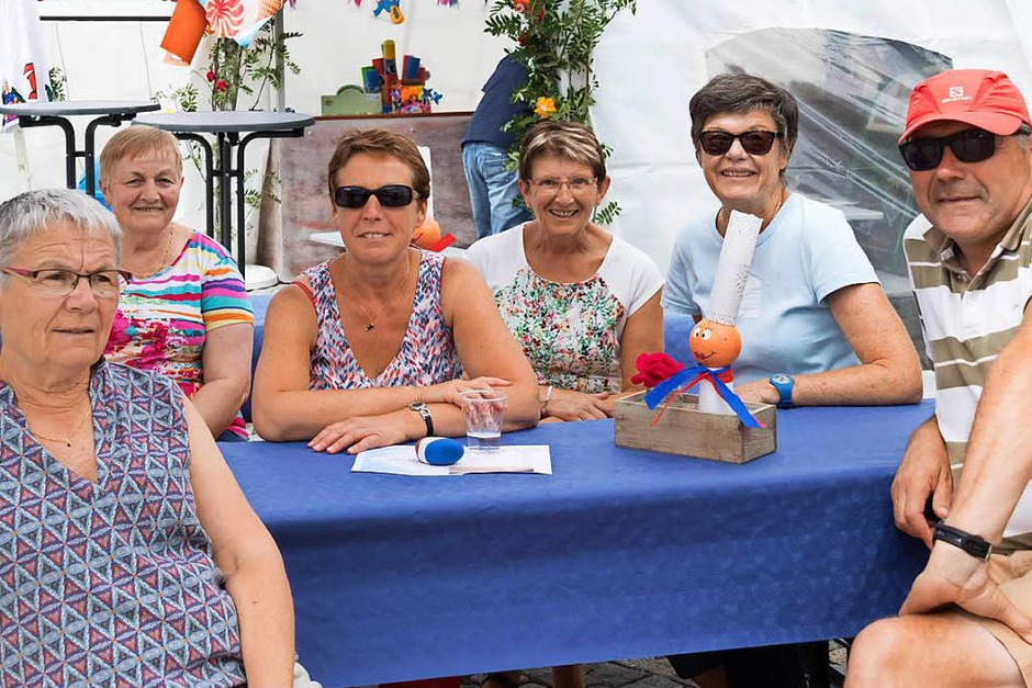 Freunde aus der Partnergemeinde Combrit waren beim Dorffest mit dabei. (Foto: Wilfried Dieckmann) Freunde aus der Partnergemeinde Combrit waren beim Dorffest mit dabei. (Foto: Wilfried Dieckmann)