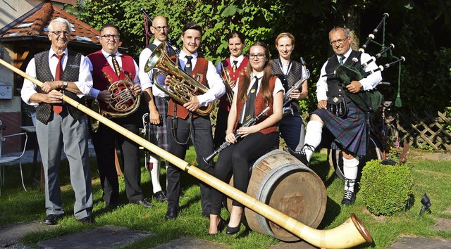 Bleichheimer Musiker bereiten sich aufs Tattoo vor.  | Foto: Birgit Vetter