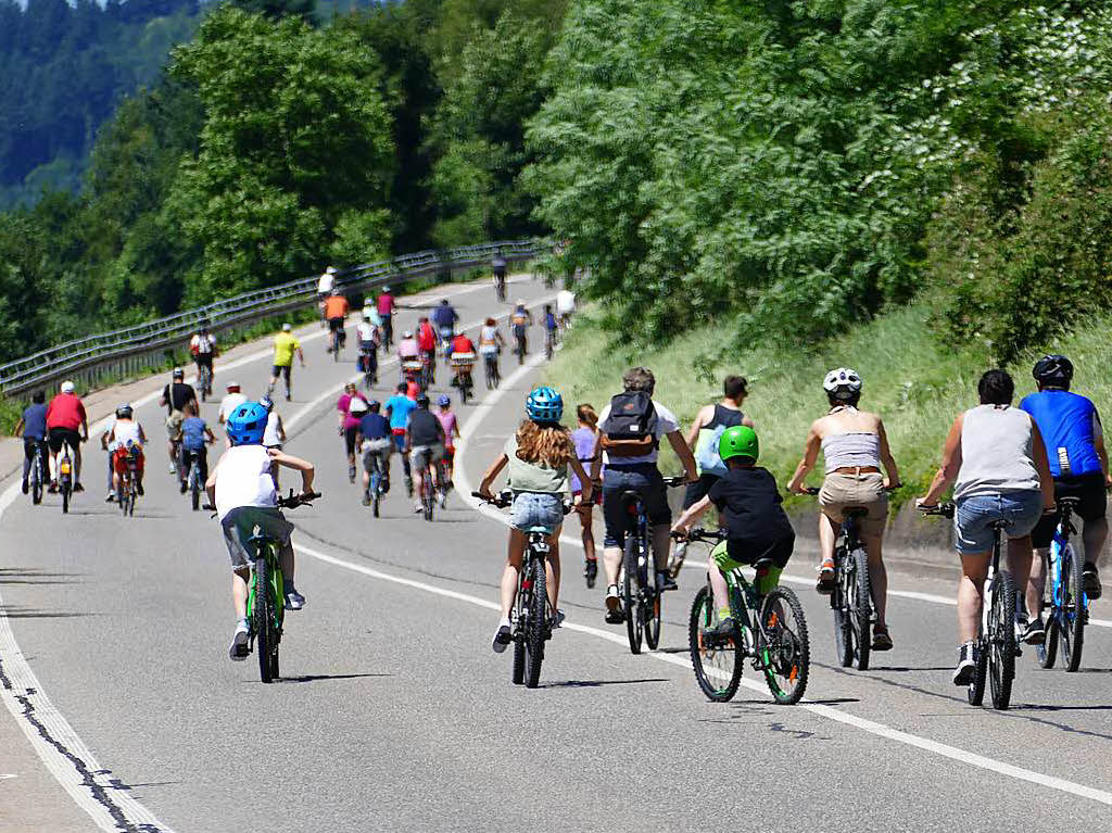 Bei mehr als 25 Grad machten 25 000 Radfahrer und Inlineskater beim Slow-up 2017 mit. <?ZP?>
