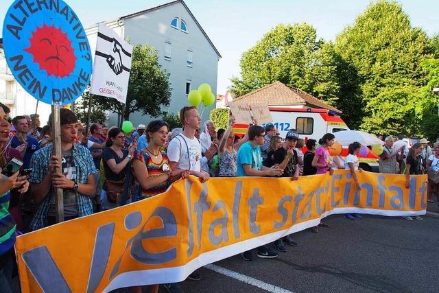 300 Rheinfelder demonstrieren gegen Fremdenfeindlichkeit