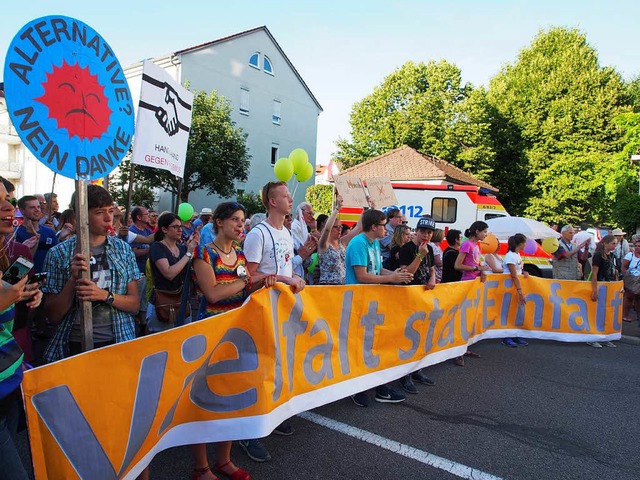 &#8222;Vielfalt statt Einfalt&#8220; forderte dieses Transparent.  | Foto: Boris Burkhardt