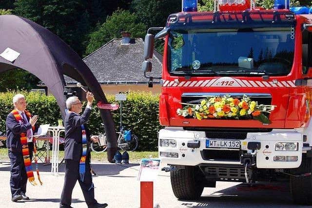 Fotos: Neues Rstfahrzeug des Landkreises bei Feuerwehr St. Blasien