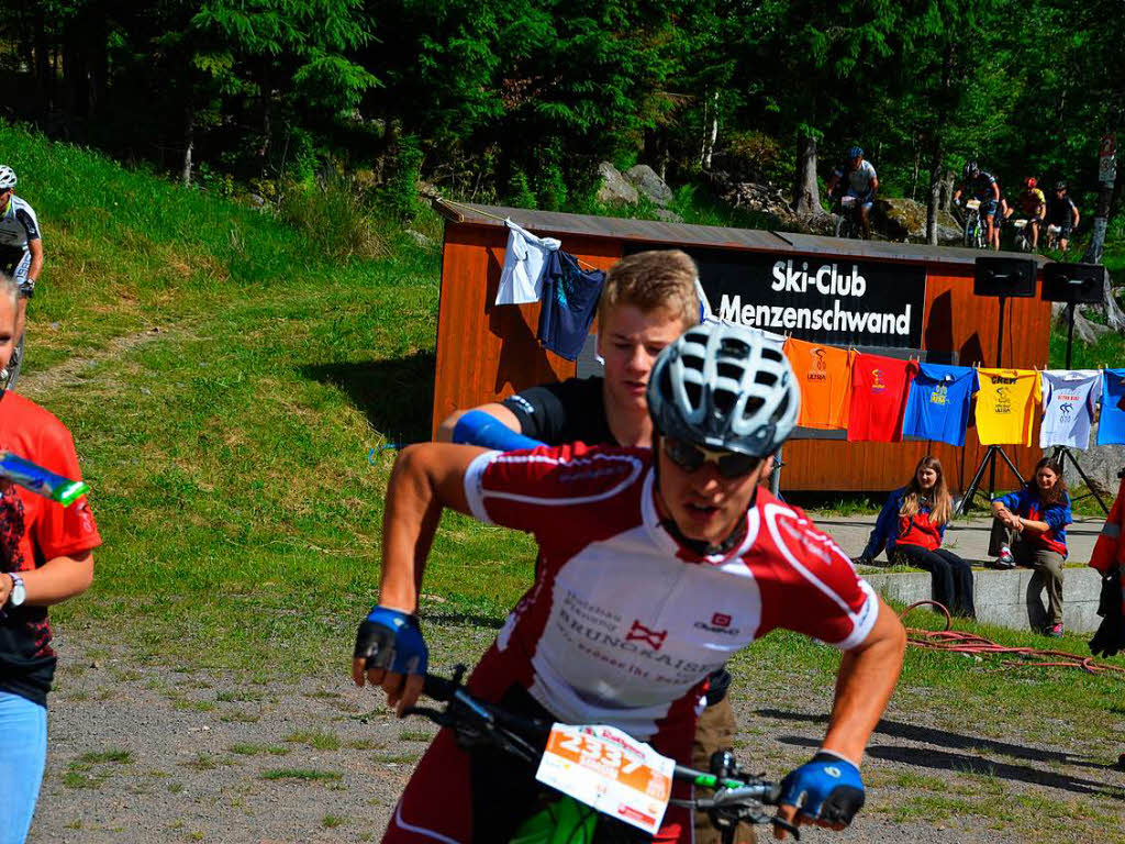 Impressionen von der Verpflegungsstation des Black Forest Ultra Bike Marathon in Menzenschwand.